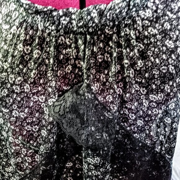 Bisou Bisou Sheer Black & White Lace Trim Top - Picture 3 of 6